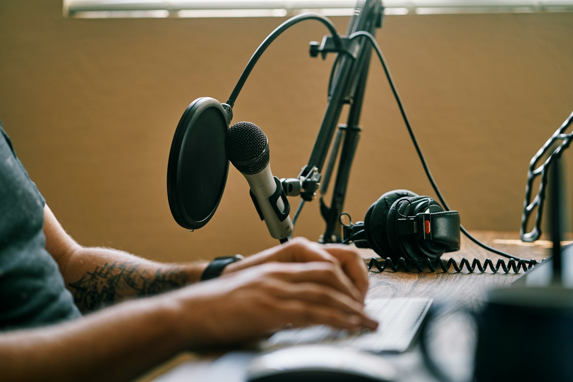 The Perfect Balance: Content vs. Gear in Podcasting